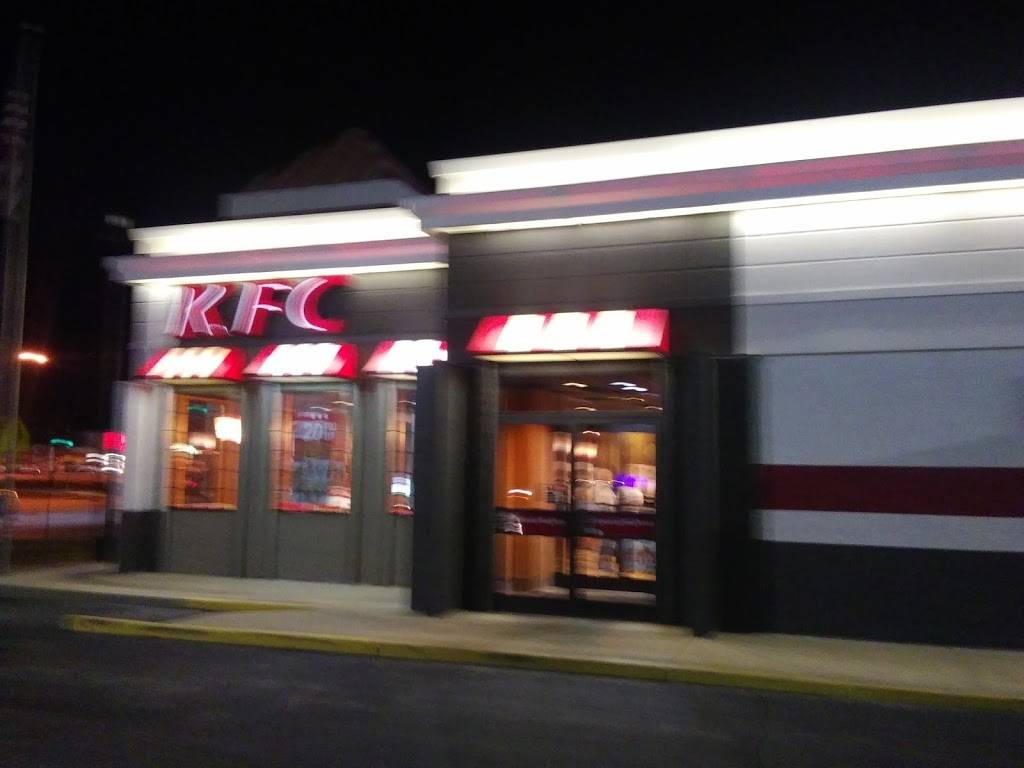 KFC | restaurant | 118 South Kennedy Drive, Bradley, IL 60915, USA | 8159360343 OR +1 815-936-0343