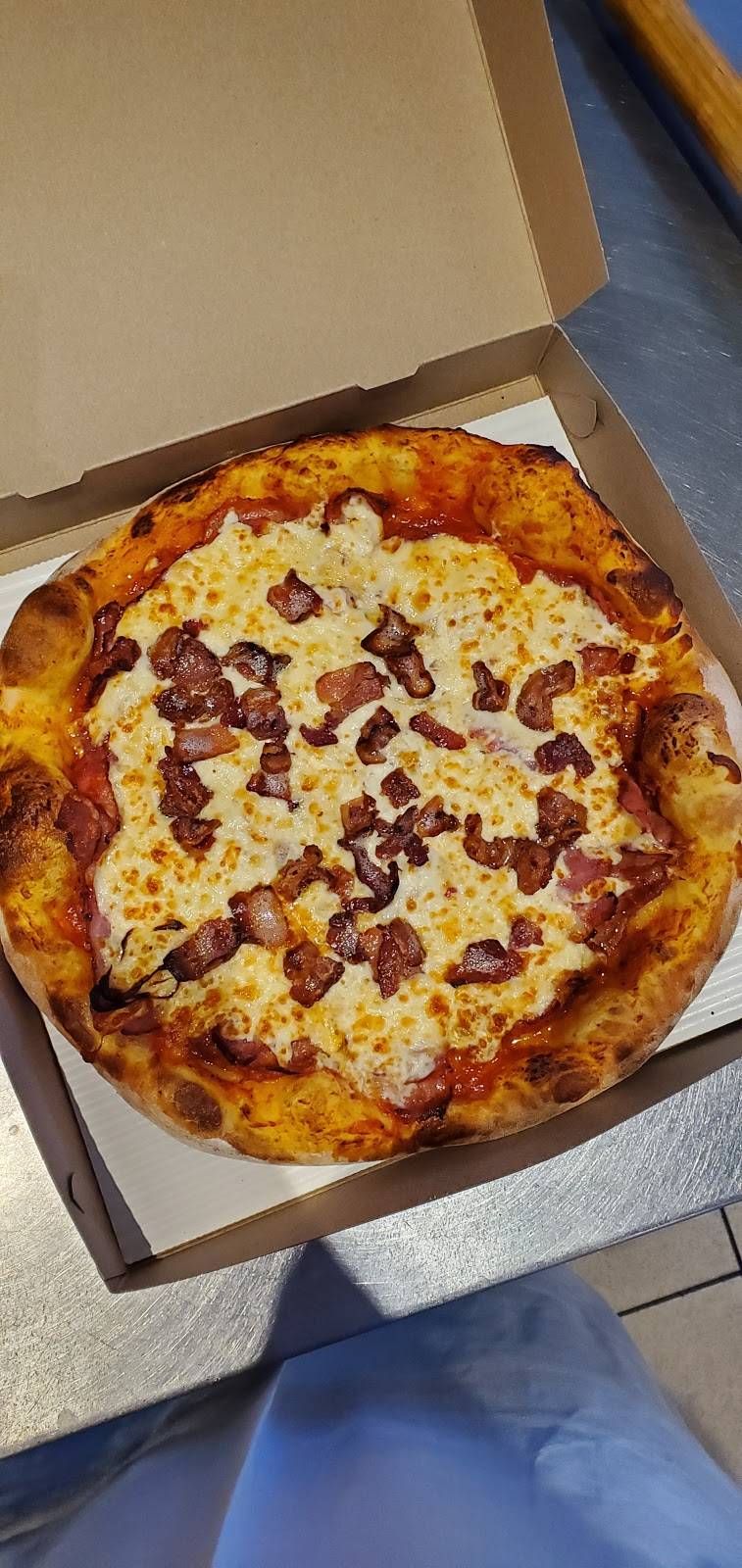 Woodland Pizza | restaurant | 40 Boulevard Saint-Jean-Baptiste, Châteauguay, QC J6K 3A3, Canada | 4506981171 OR +1 450-698-1171
