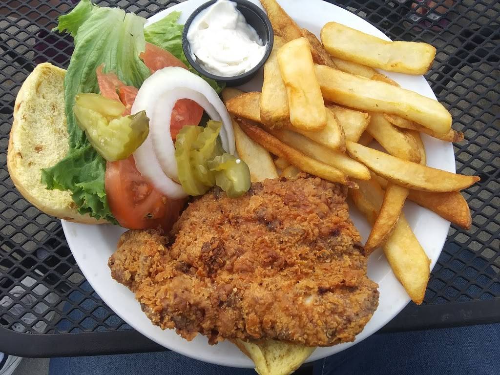 High Flyers Grille | restaurant | 16 Terminal Dr, East Alton, IL 62024, USA | 6182518500 OR +1 618-251-8500