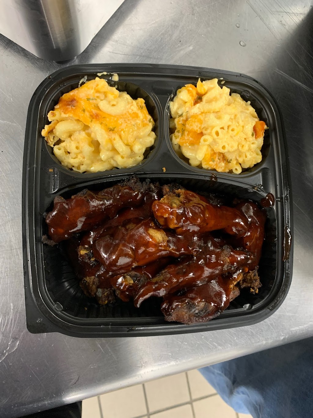 Smoke-A-Licious Bbq & Catering | restaurant | 11236 S Saginaw St, Grand Blanc, MI 48439, USA | 8105539249 OR +1 810-553-9249