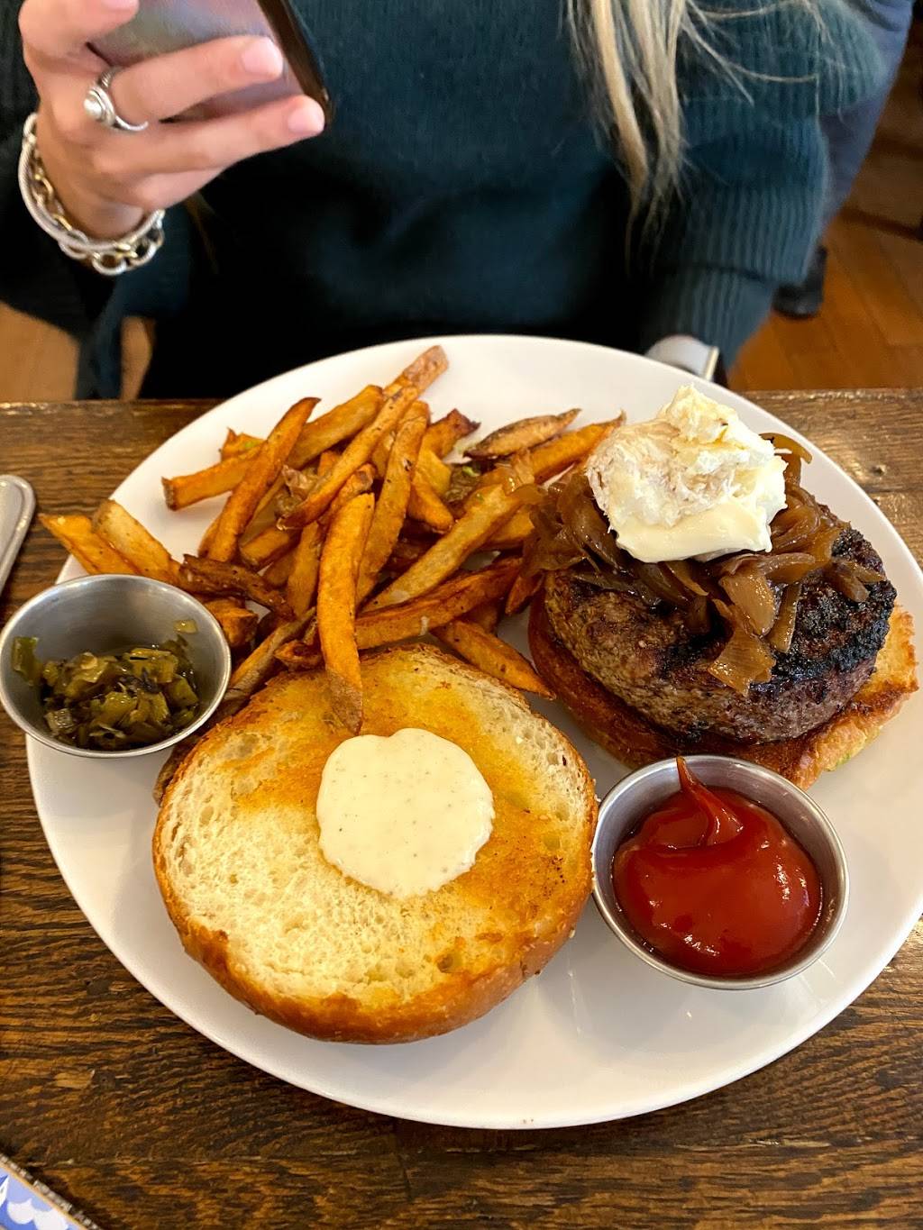 On Point Bistro | restaurant | 1200 Point Breeze Ave, Philadelphia, PA 19146, USA | 2676393318 OR +1 267-639-3318