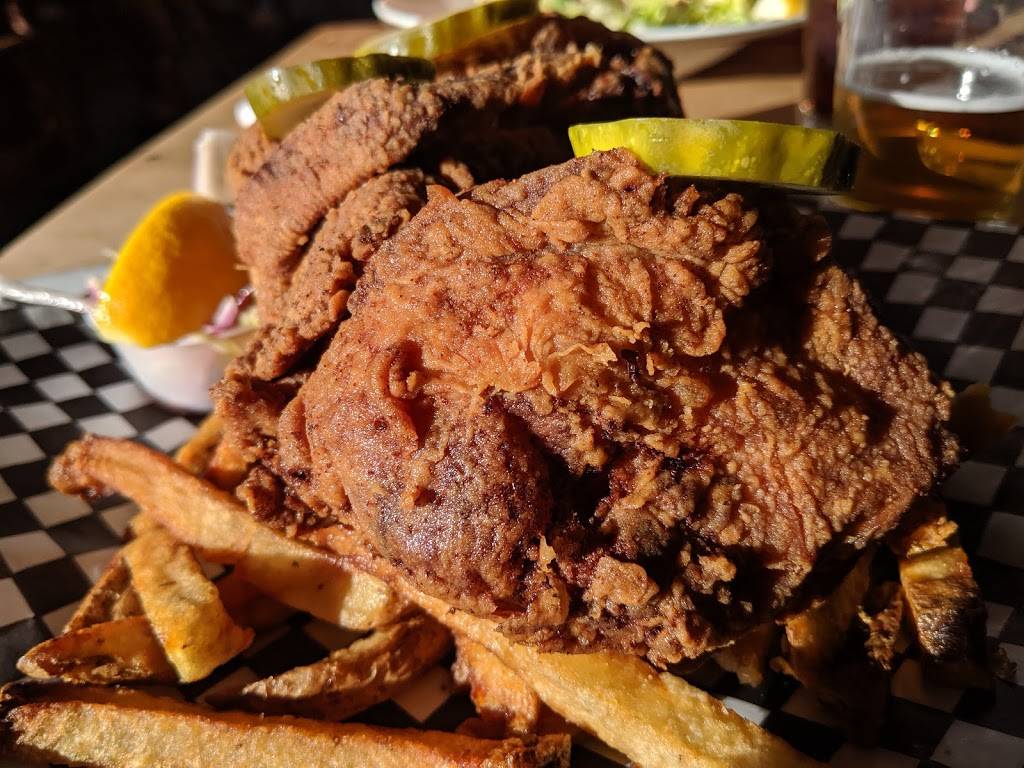 Ernies Roadhouse | restaurant | 7 Queen St W, Cambridge, ON N3C 1G2, Canada | 5196589562 OR +1 519-658-9562