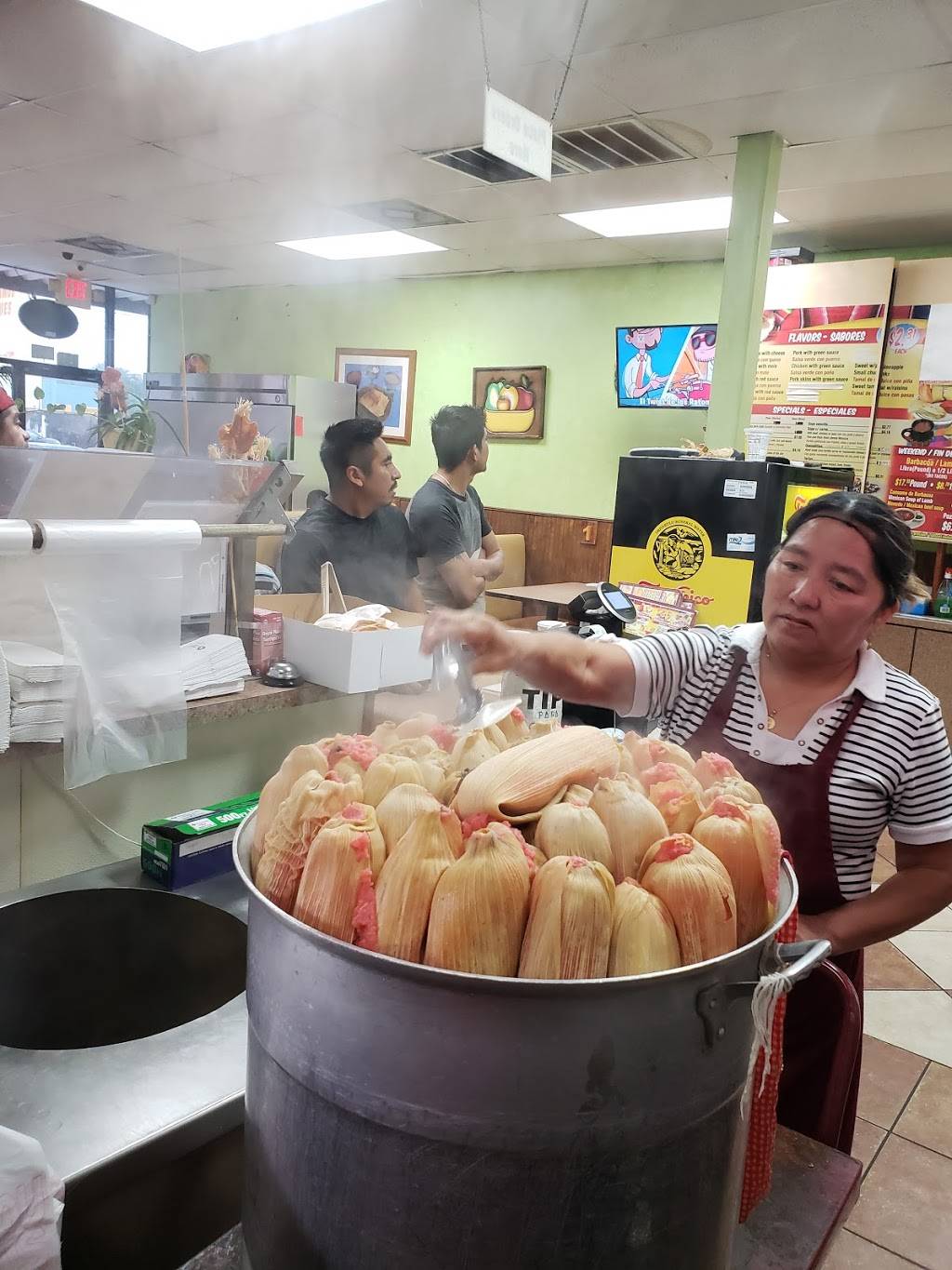 Tamales Mama tere | restaurant | 2526 Airline Dr, Houston, TX 77009, USA | 7134615683 OR +1 713-461-5683