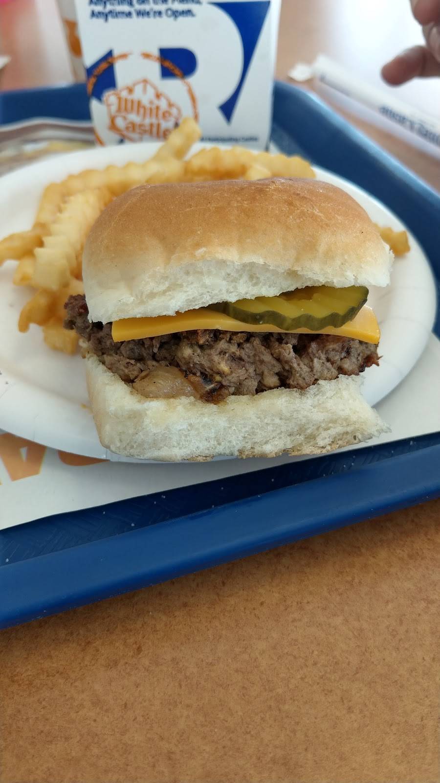 White Castle | restaurant | 1800 Oakton St, Elk Grove Village, IL 60007, USA | 8477180324 OR +1 847-718-0324