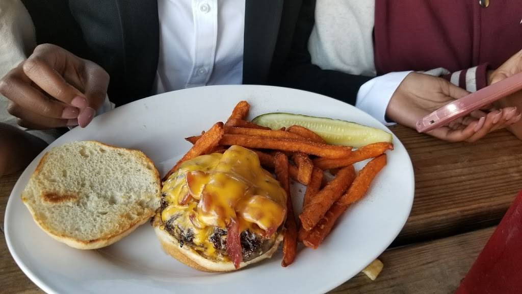 Big Woodys Bar & Grill | restaurant | 123 N Battlefield Blvd Suite H, Chesapeake, VA 23320, USA | 7574361919 OR +1 757-436-1919