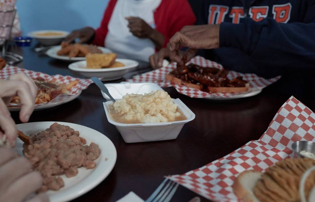 Lovetts Soul Food | restaurant | 2512 College Ave, Alton, IL 62002, USA | 6184338833 OR +1 618-433-8833