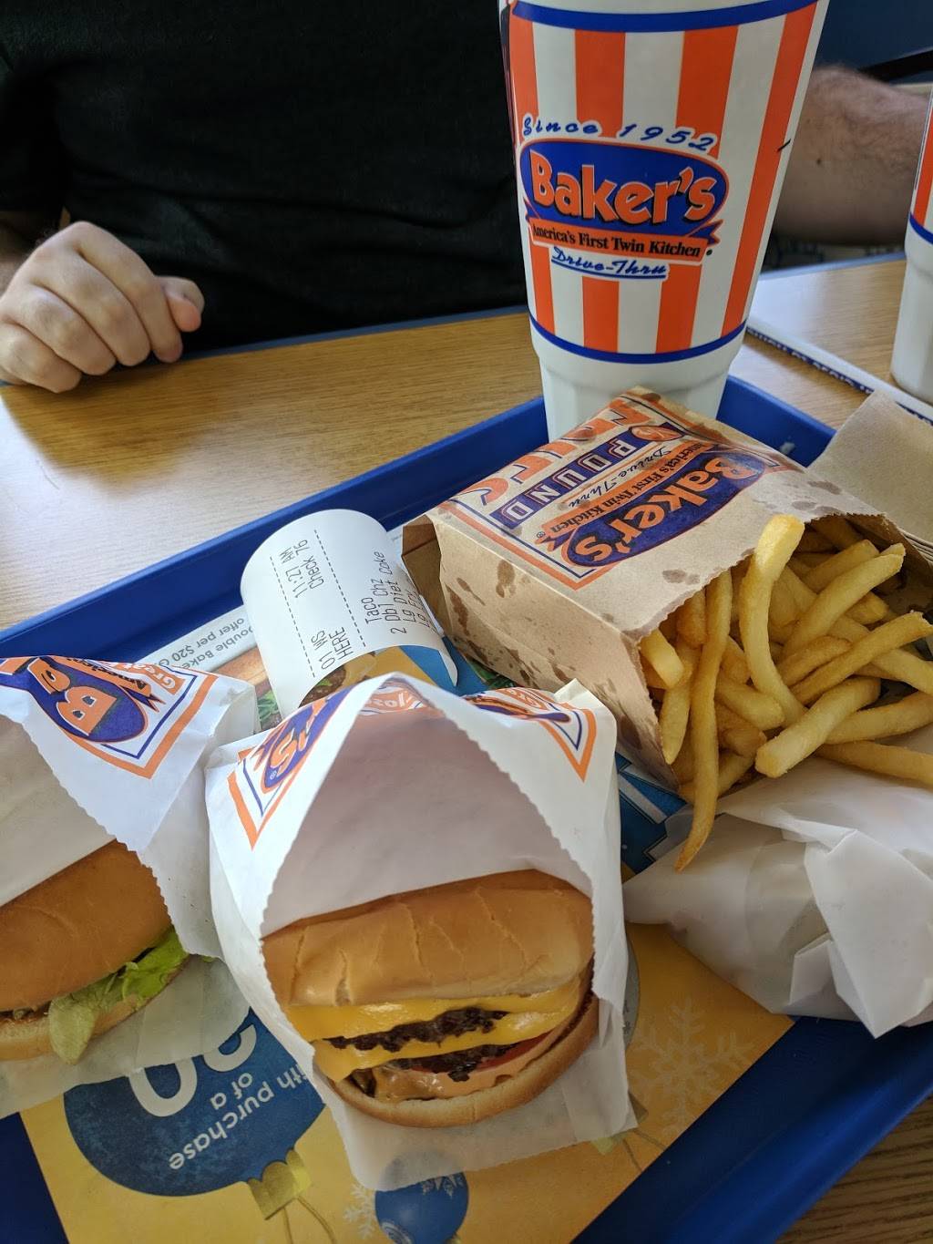 Bakers Drive-Thru | restaurant | 13110 Magnolia Ave, Corona, CA 92879, USA | 9518845233 OR +1 951-884-5233