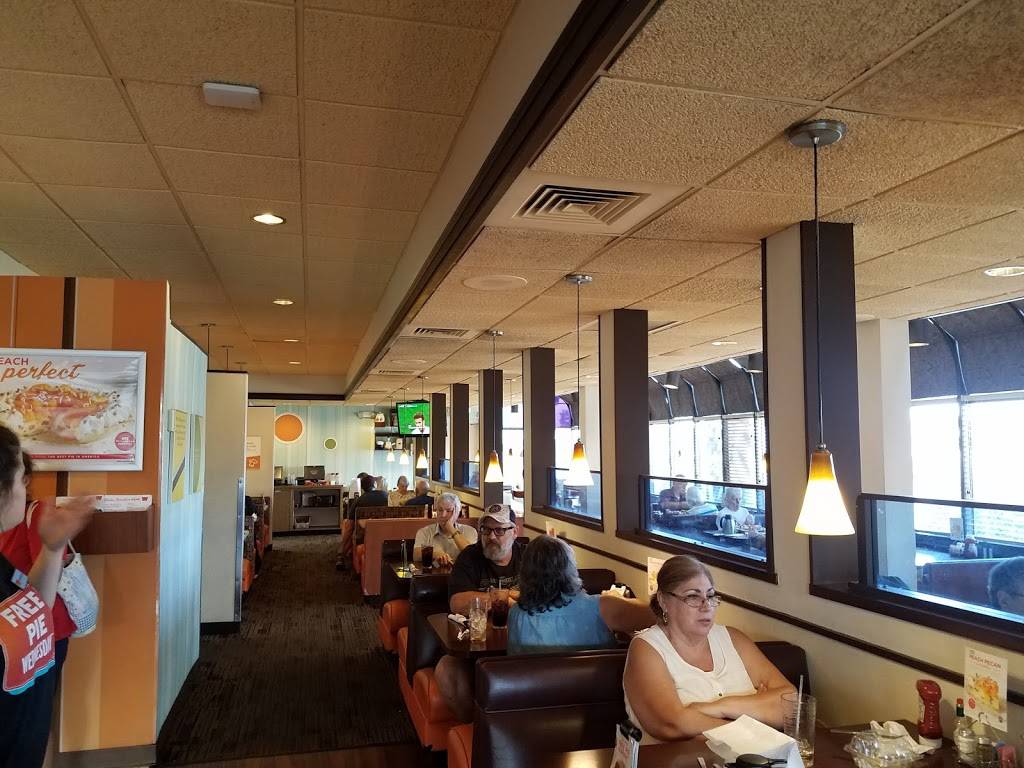 Village Inn | bakery | 6813 E Main St, Mesa, AZ 85207, USA | 4809856501 OR +1 480-985-6501