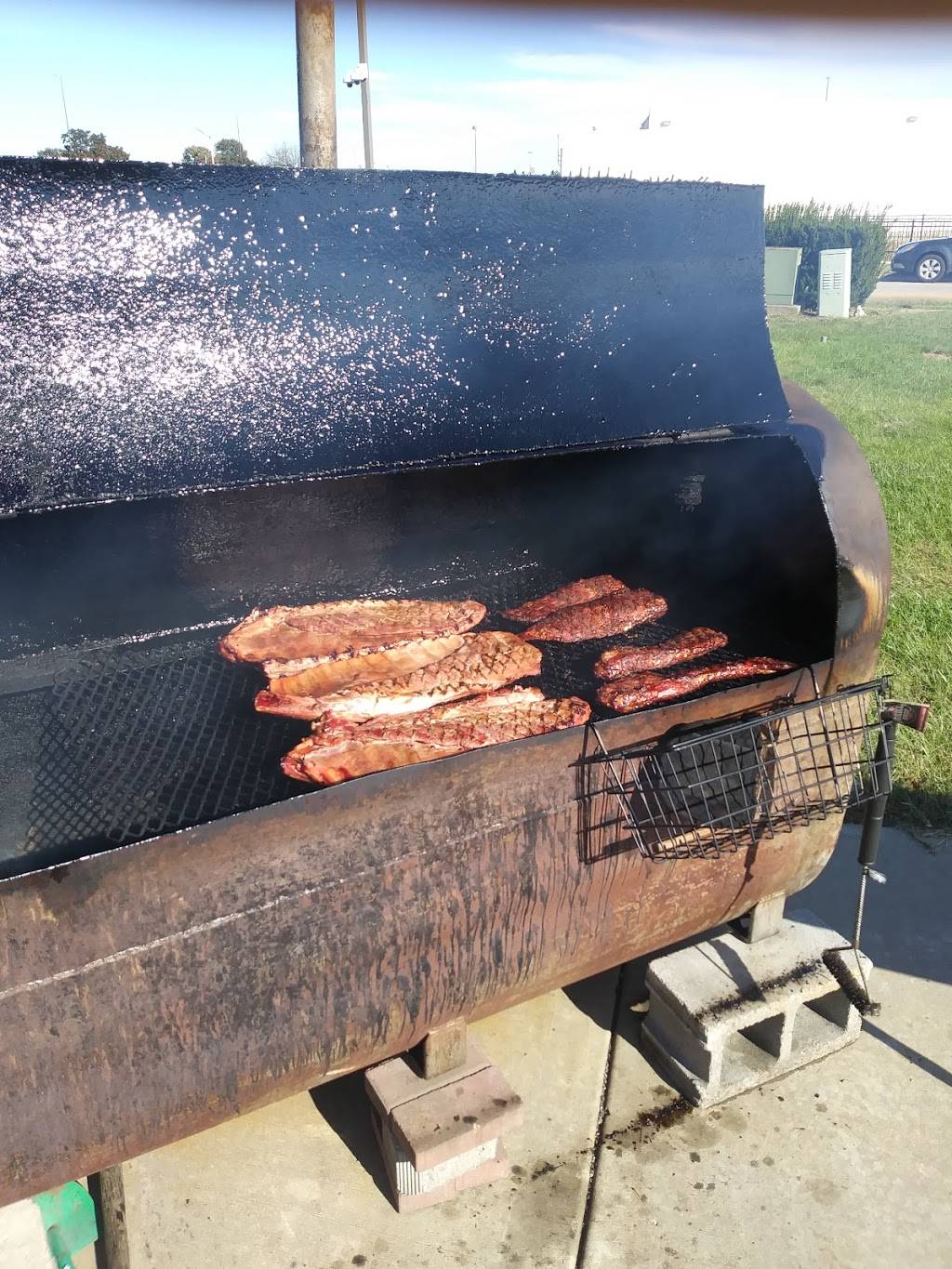 Andys Smoke House | restaurant | 2621 W White Oaks Dr, Springfield, IL 62704, USA | 2176795692 OR +1 217-679-5692