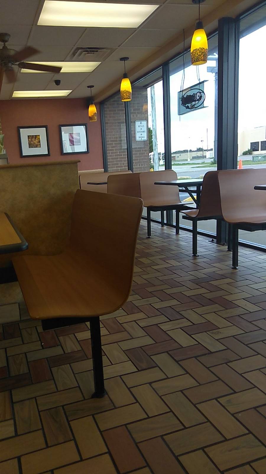 Subway | meal takeaway | 615 E 47th St S, Wichita, KS 67216, USA | 3165222782 OR +1 316-522-2782