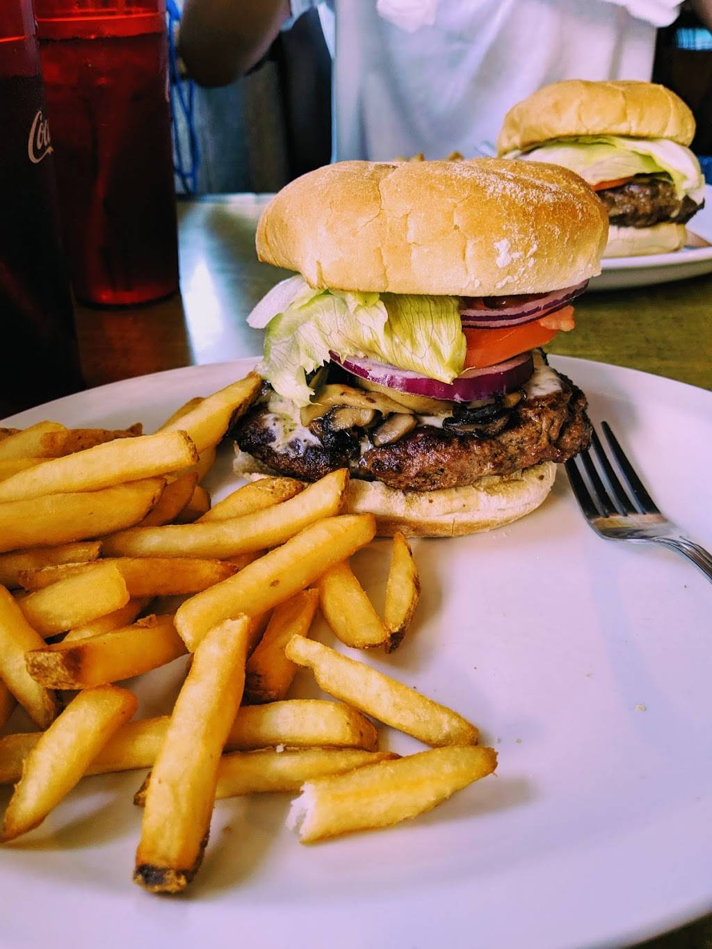 Captain Robins Family Restaurant | restaurant | 111 Lakeshore Rd W, Mississauga, ON L5H 2E3, Canada | 9052749111 OR +1 905-274-9111