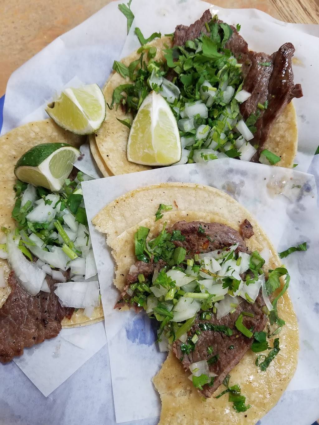 Taqueria Los Gallos | restaurant | 4211 W 26th St, Chicago, IL 60623, USA | 7737627452 OR +1 773-762-7452