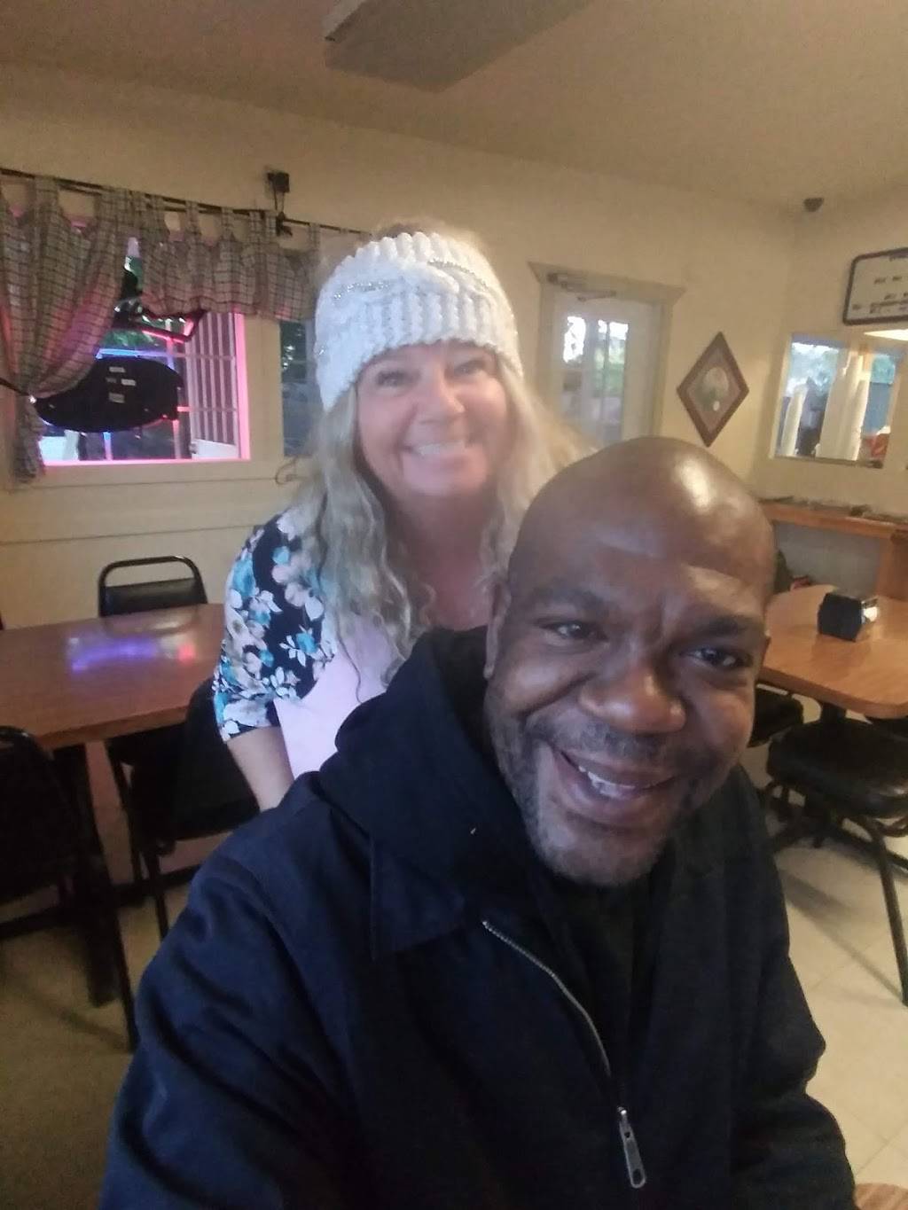 Burger Shack | restaurant | 7834 Golden State Hwy, Los Molinos, CA 96055, USA | 5303842041 OR +1 530-384-2041