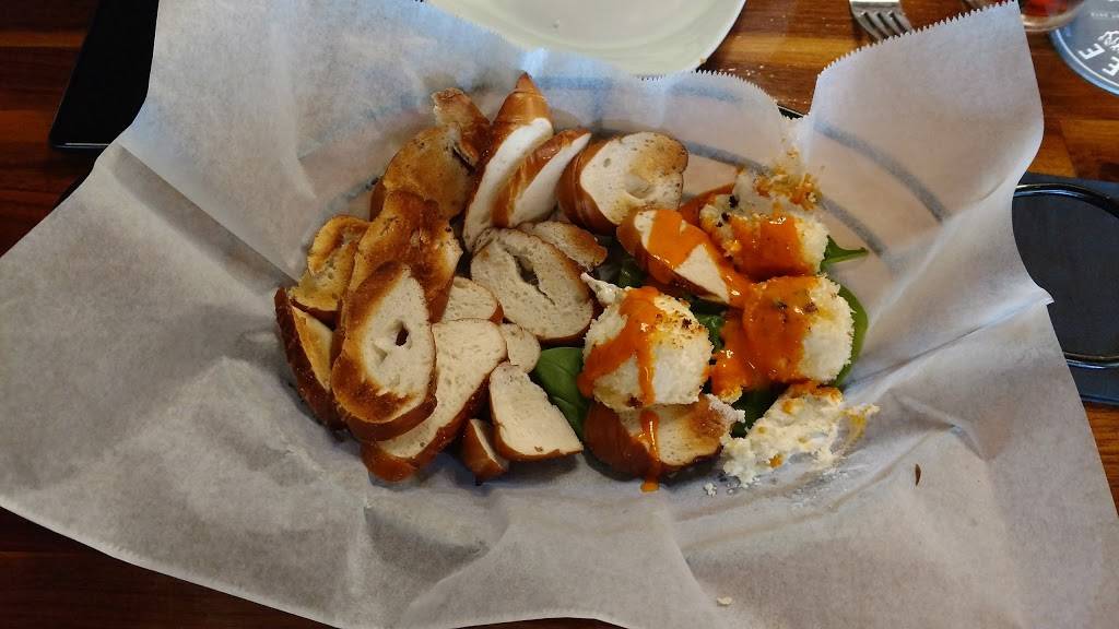 Mojos Bar & Grille | restaurant | 109 E Main St, Troy, OH 45373, USA | 9375529172 OR +1 937-552-9172