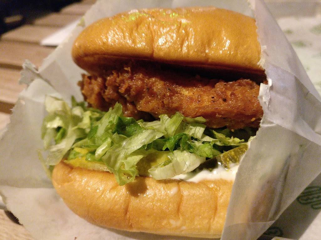 Shake Shack | restaurant | 100 E Camelback Rd, Phoenix, AZ 85012, USA | 6029033240 OR +1 602-903-3240