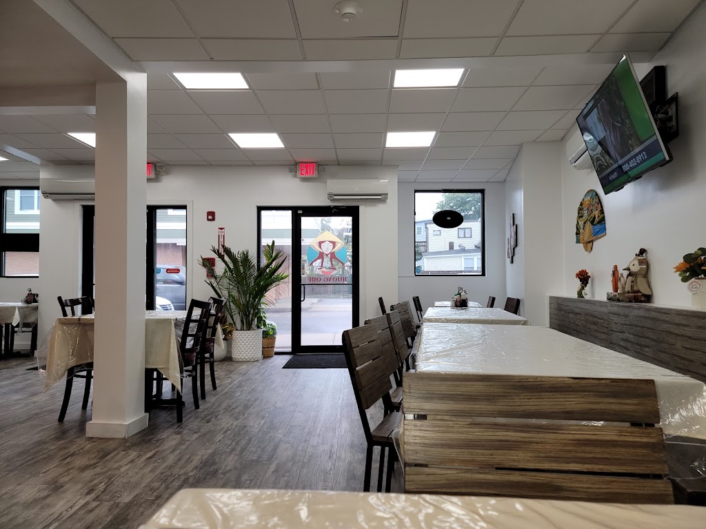 Huong Que Vietnamese Restaurant | restaurant | 272 Adams St, Dorchester, MA 02122, USA | 6172887939 OR +1 617-288-7939