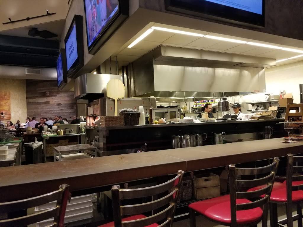 Evviva Trattoria | restaurant | 7 Cornerstone Square, Westford, MA 01886, USA | 9786929050 OR +1 978-692-9050