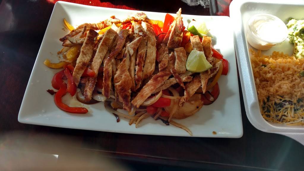 Chiquita Queen | restaurant | 215 Saw Mill Rd, West Haven, CT 06516, USA | 2039321334 OR +1 203-932-1334