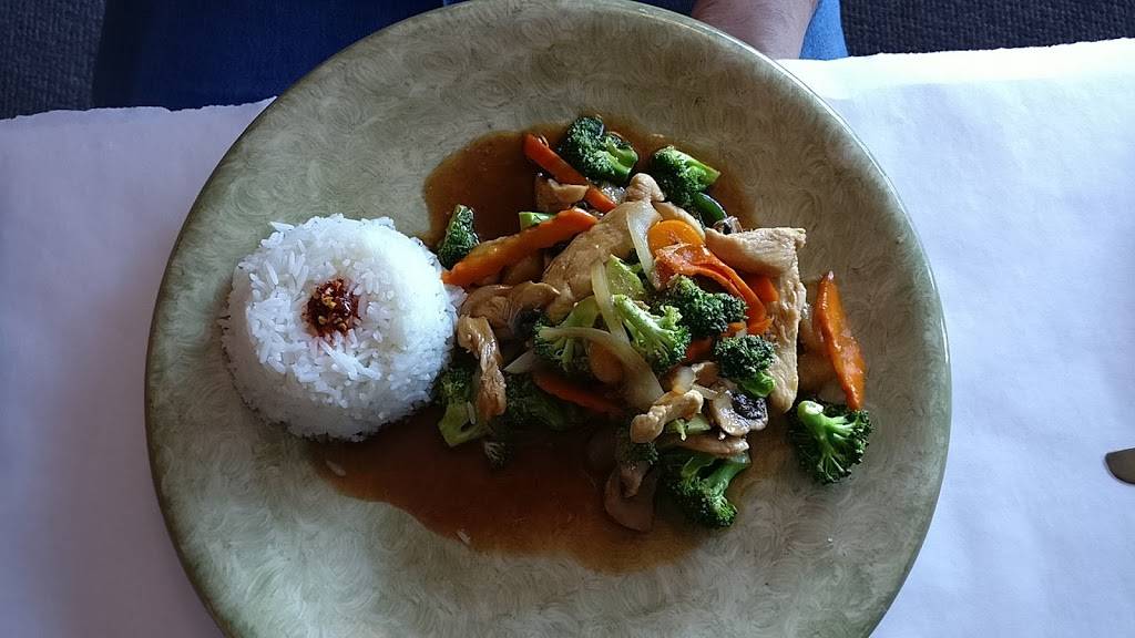 Sabinos Latin & Asian Bistro | restaurant | 208 W Wisconsin Ave, Neenah, WI 54956, USA | 9209699549 OR +1 920-969-9549