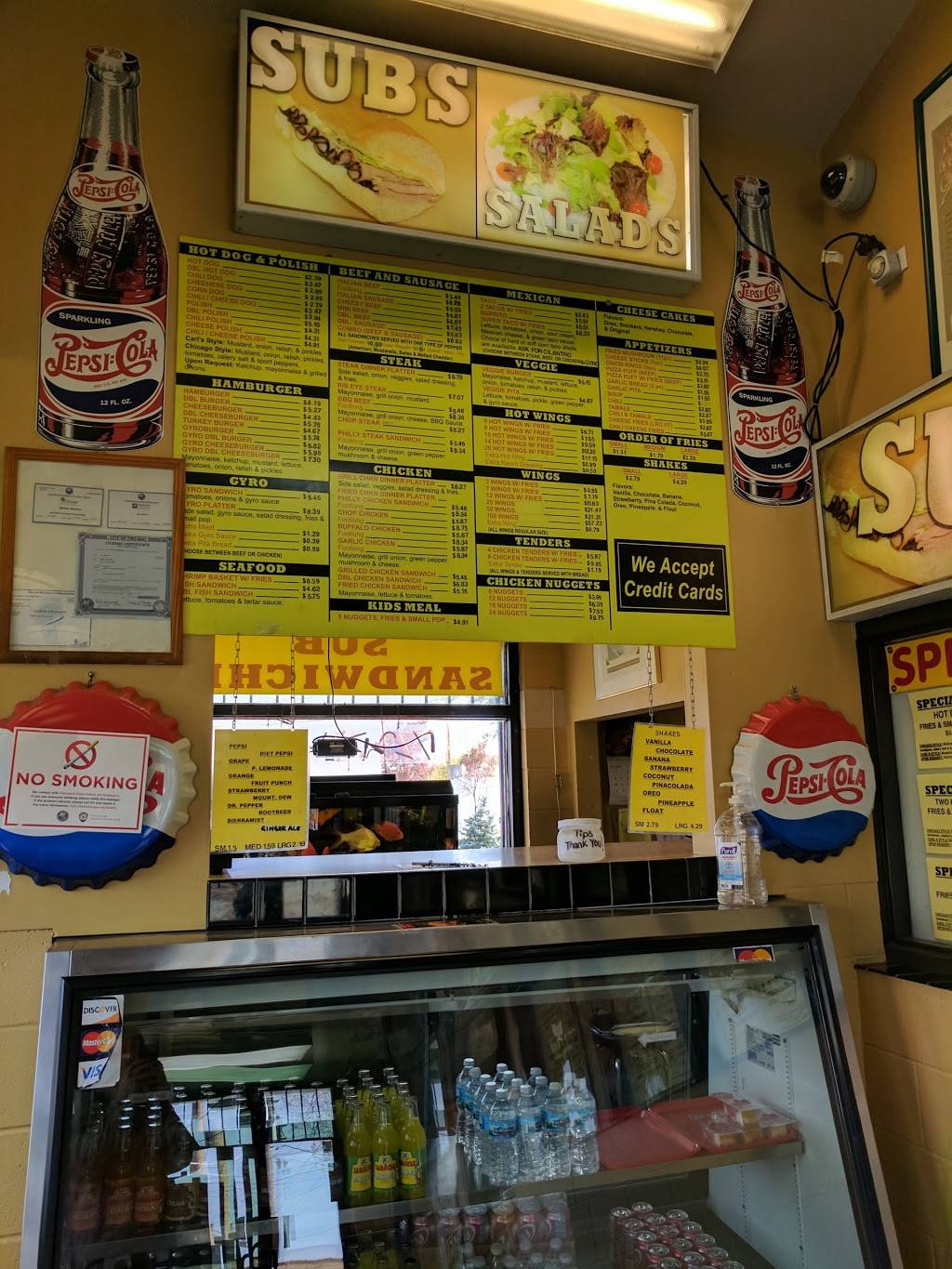 Carls Red Hots | restaurant | 1957 E 83rd St, Chicago, IL 60617, USA | 7737218300 OR +1 773-721-8300