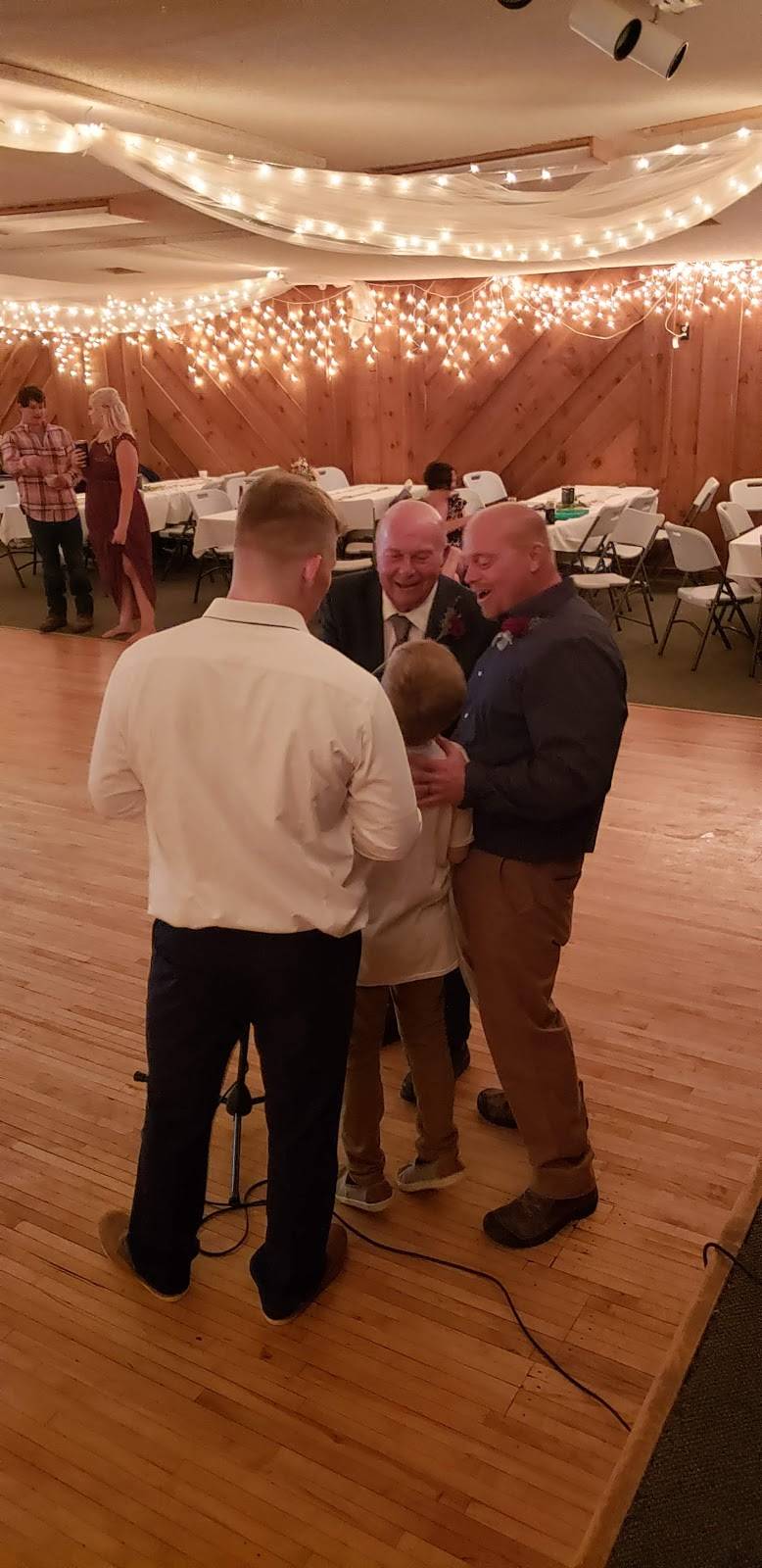 Sportsmans Den | restaurant | 23396 MN-4, Paynesville, MN 56362, USA | 3202434546 OR +1 320-243-4546