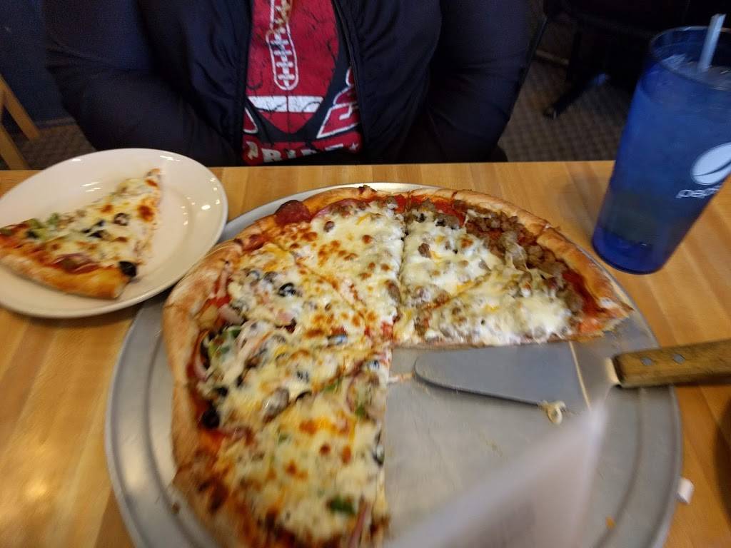 Jhetts Pizza | restaurant | 401 New York Ave, Holton, KS 66436, USA | 7853644944 OR +1 785-364-4944