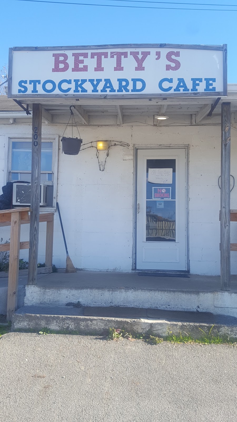 Bettys Stockyard Cafe | cafe | 2000 N John B Dennis Hwy, Kingsport, TN 37660, USA | 4233783227 OR +1 423-378-3227