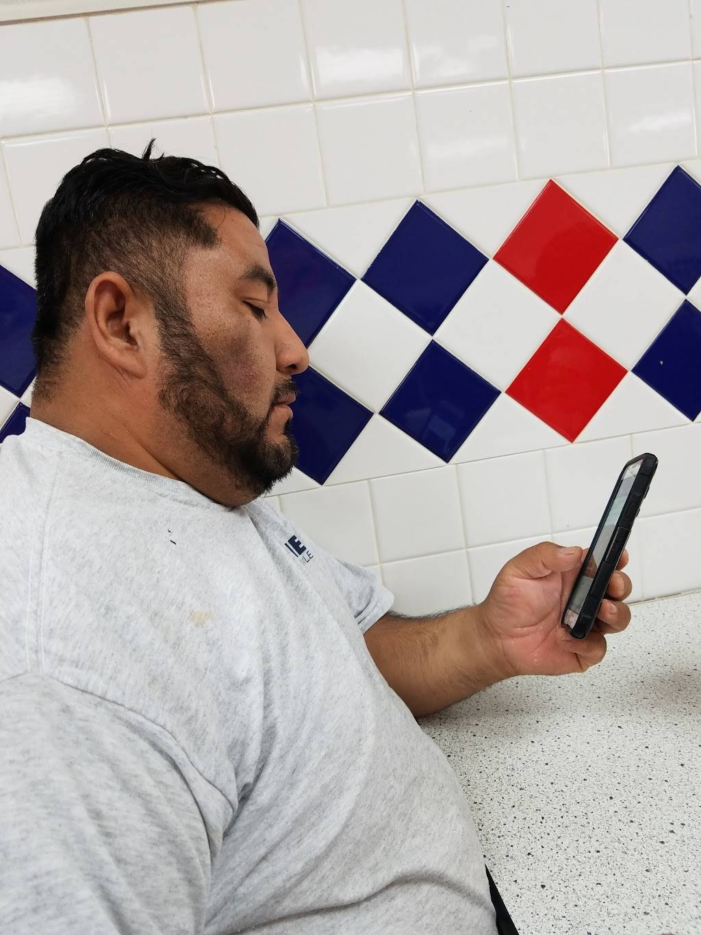 Sneaky Petes | restaurant | 240 Oxmoor Cir #107, Birmingham, AL 35209, USA | 2059427294 OR +1 205-942-7294