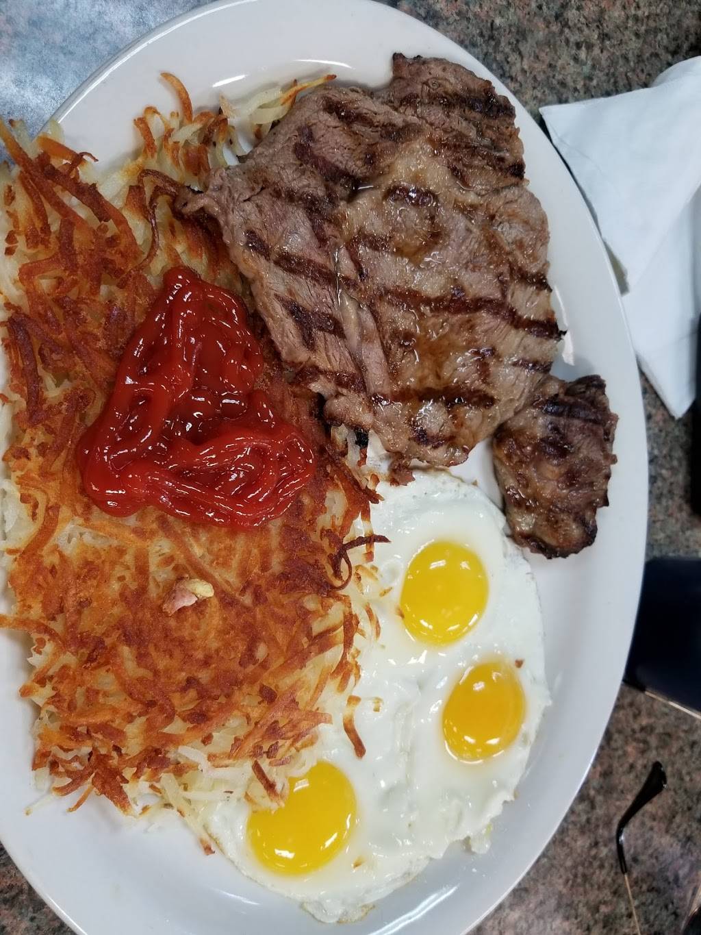 Maxcys Grill | restaurant | 81106 CA-111, Indio, CA 92201, USA | 7607757331 OR +1 760-775-7331