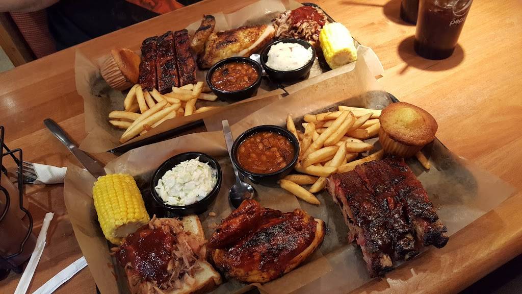 Famous Daves Bar-B-Que | restaurant | 12020 Anne St, Omaha, NE 68137, USA | 4028291616 OR +1 402-829-1616