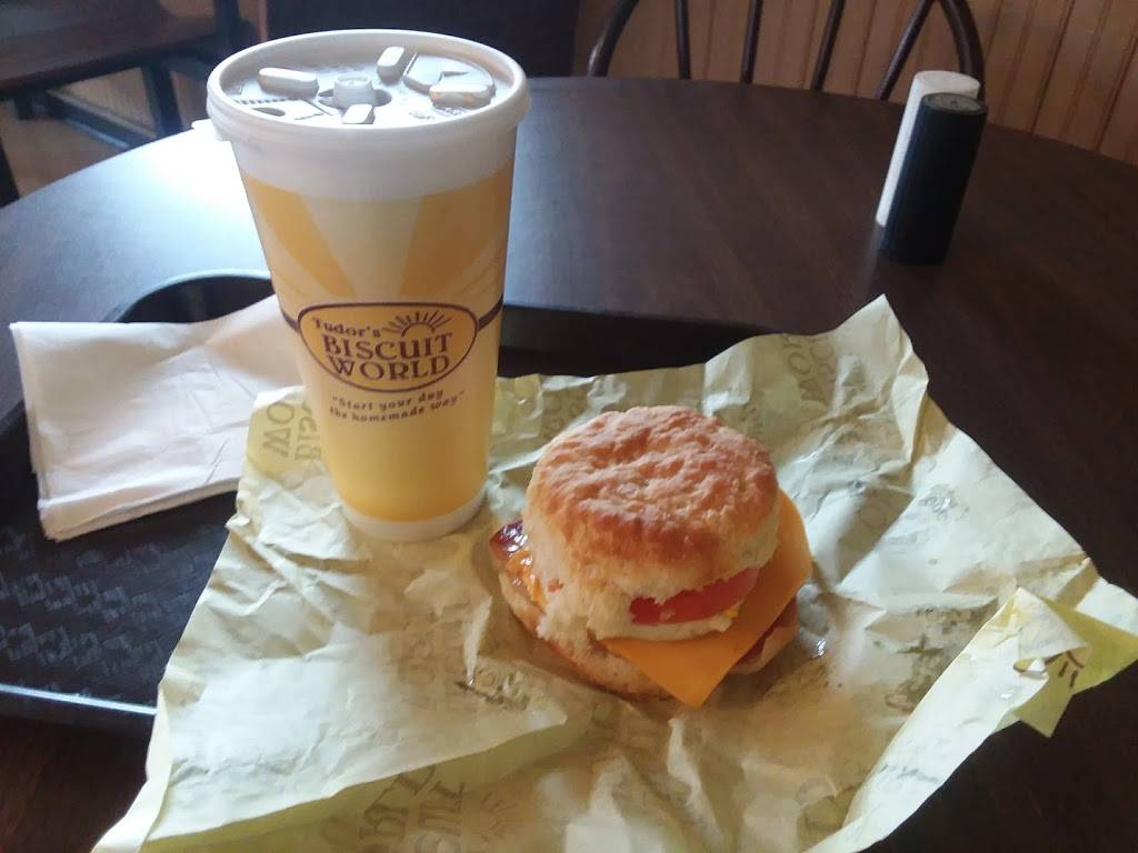 Tudors Biscuit World | restaurant | 422 29th St, Huntington, WV 25702, USA | 3045222787 OR +1 304-522-2787
