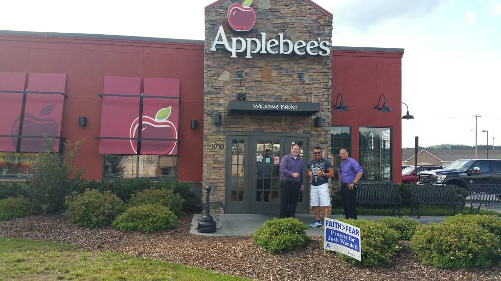 Applebees Grill + Bar | restaurant | 1010 Over Mountain Dr, Elizabethton, TN 37643, USA | 4235479300 OR +1 423-547-9300