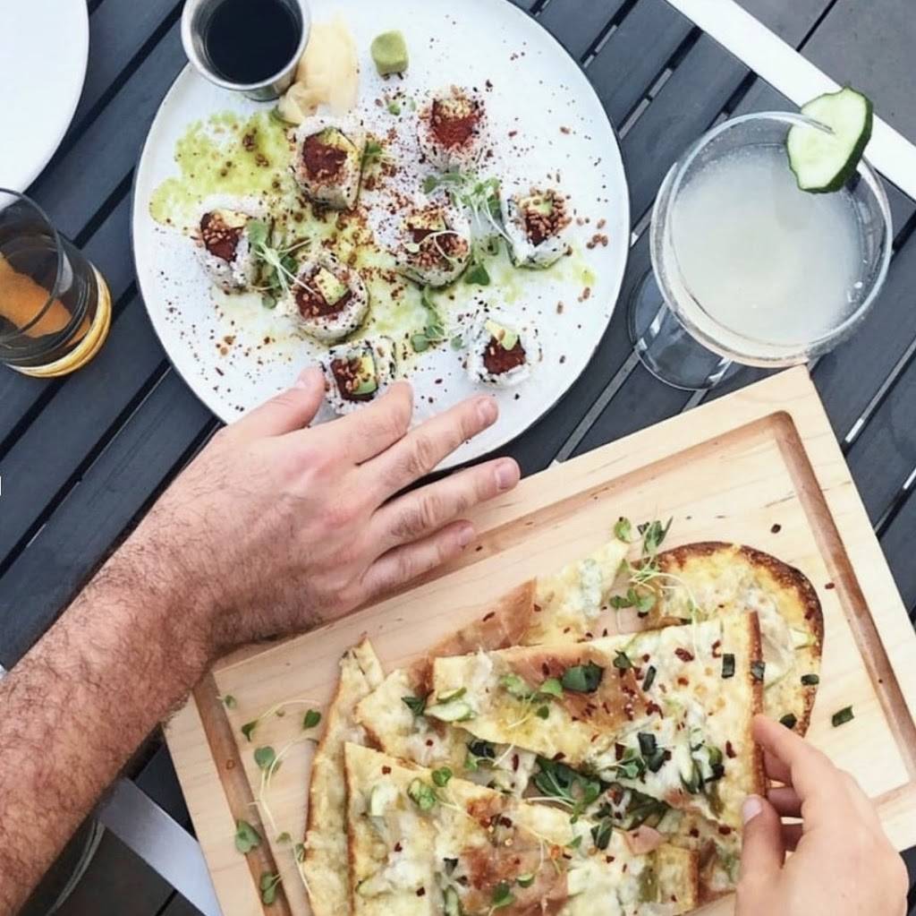 Offshore Rooftop & Bar | restaurant | 1000 E Grand Ave, Chicago, IL 60611, USA | 3125356660 OR +1 312-535-6660