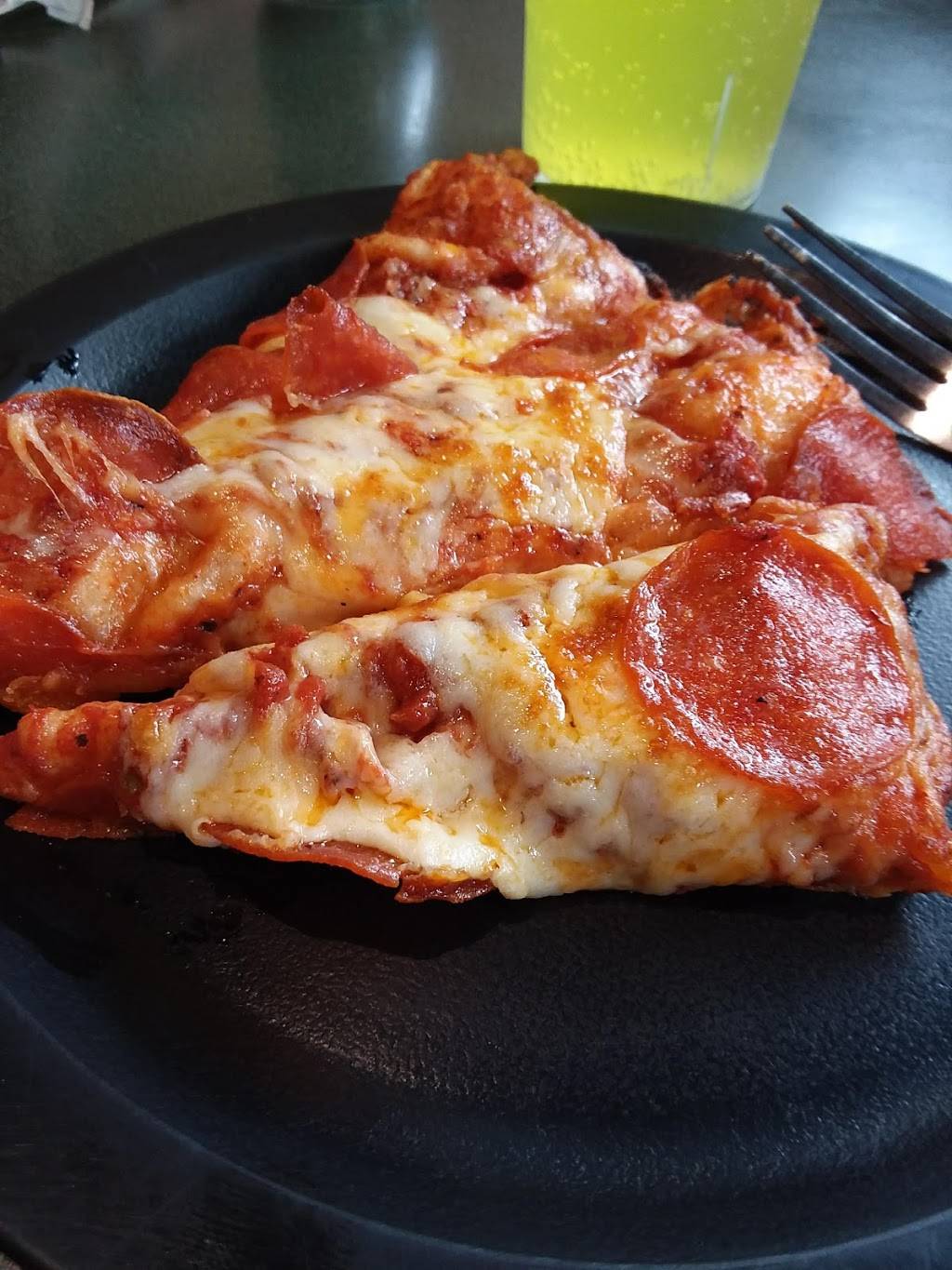 Round Table Pizza | meal delivery | 1728 W Olive Ave, Merced, CA 95348, USA | 2093832999 OR +1 209-383-2999