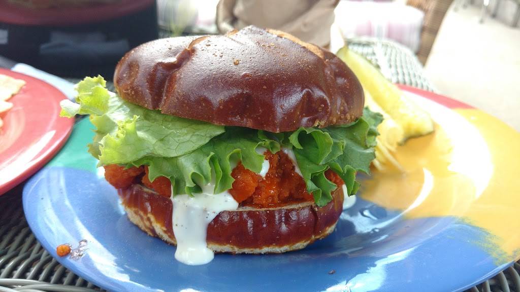 World Famous Iron Horse Saloon | restaurant | 13468 Main Market Rd, Burton, OH 44021, USA | 4408341718 OR +1 440-834-1718