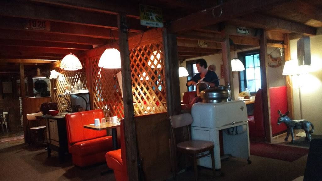 Pats Little Red Barn | restaurant | 2091 WA-300, Belfair, WA 98528, USA | 3602754441 OR +1 360-275-4441