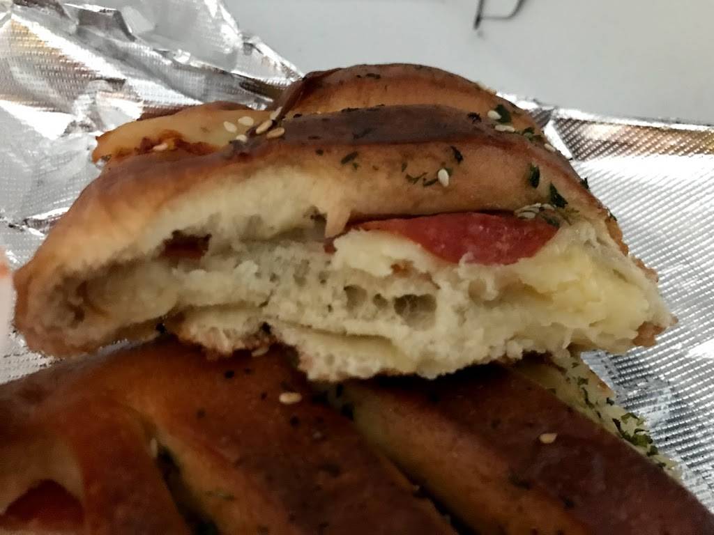 Famous Famiglia | restaurant | 3 Brewster Rd, Newark, NJ 07114, USA | 9736240259 OR +1 973-624-0259