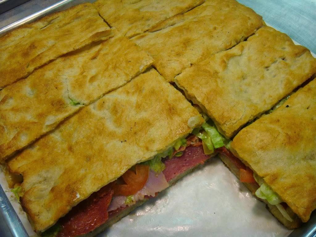 Little Johnnys II | restaurant | 130 E Washington St, New Castle, PA 16101, USA | 7246572210 OR +1 724-657-2210