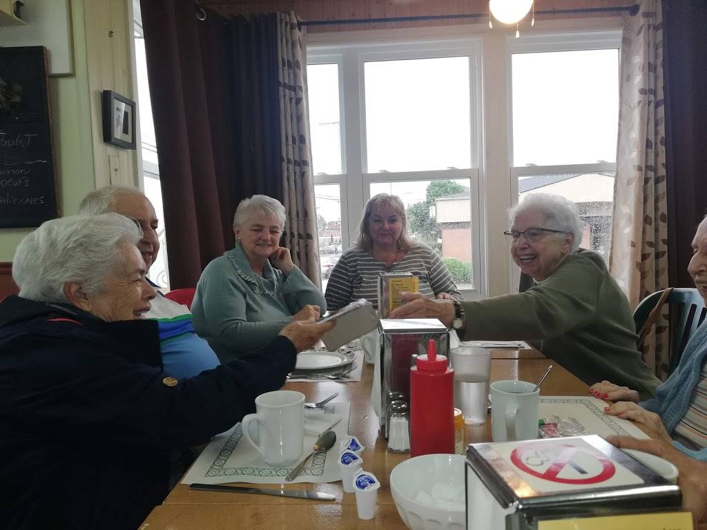 Casse-Croute Chez Adrien | restaurant | 210 Rue Saint-Hubert, Granby, QC J2G 5M8, Canada | 4503783448 OR +1 450-378-3448