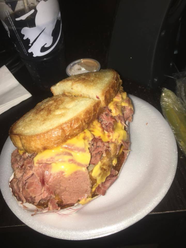 Mr. Corned Beef | restaurant | 8906 Eight Mile Rd, Ferndale, MI 48220, USA | 2486773314 OR +1 248-677-3314