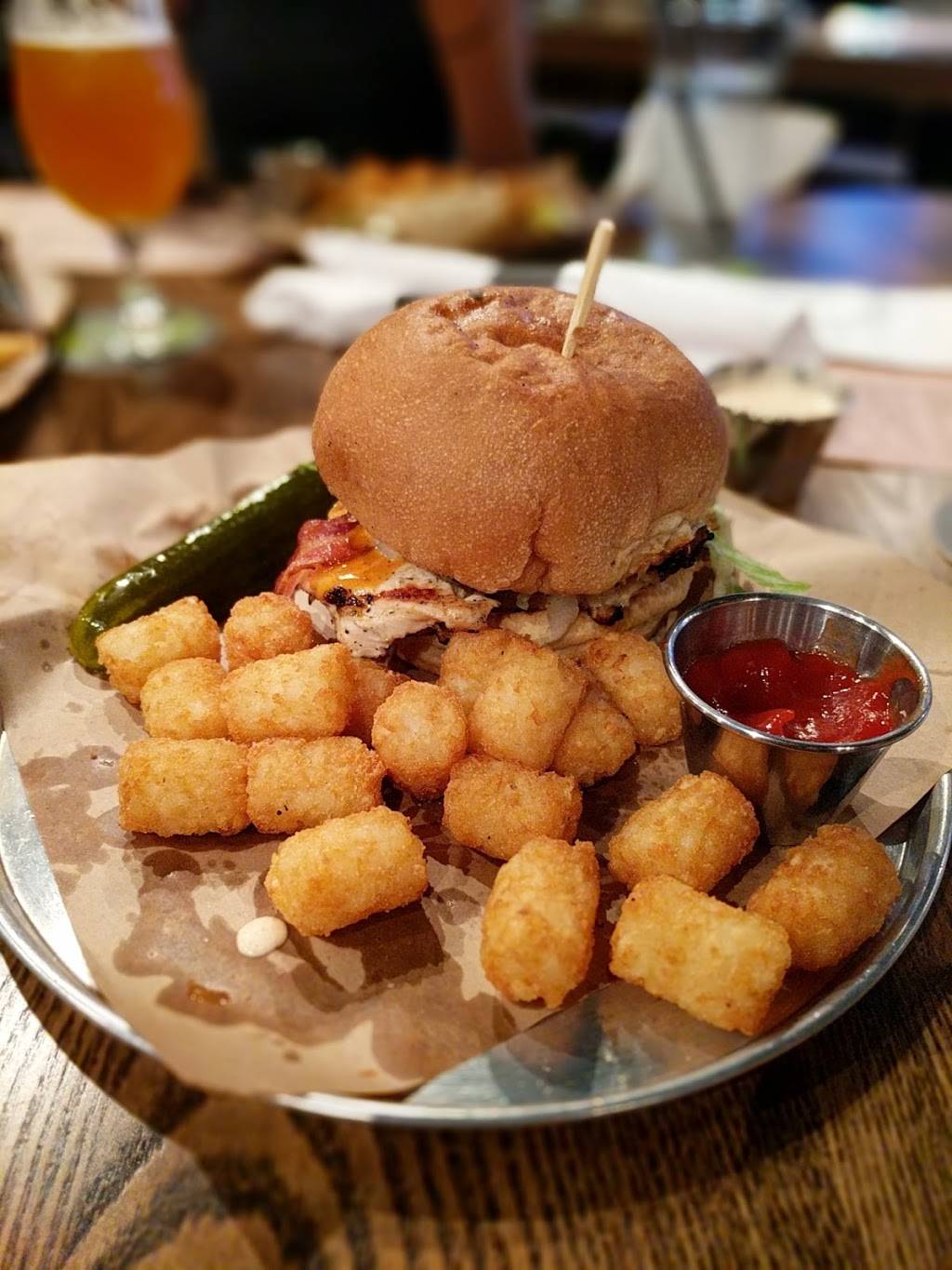 World of Beer | restaurant | 1391 S University Dr, Plantation, FL 33324, USA | 9543821897 OR +1 954-382-1897