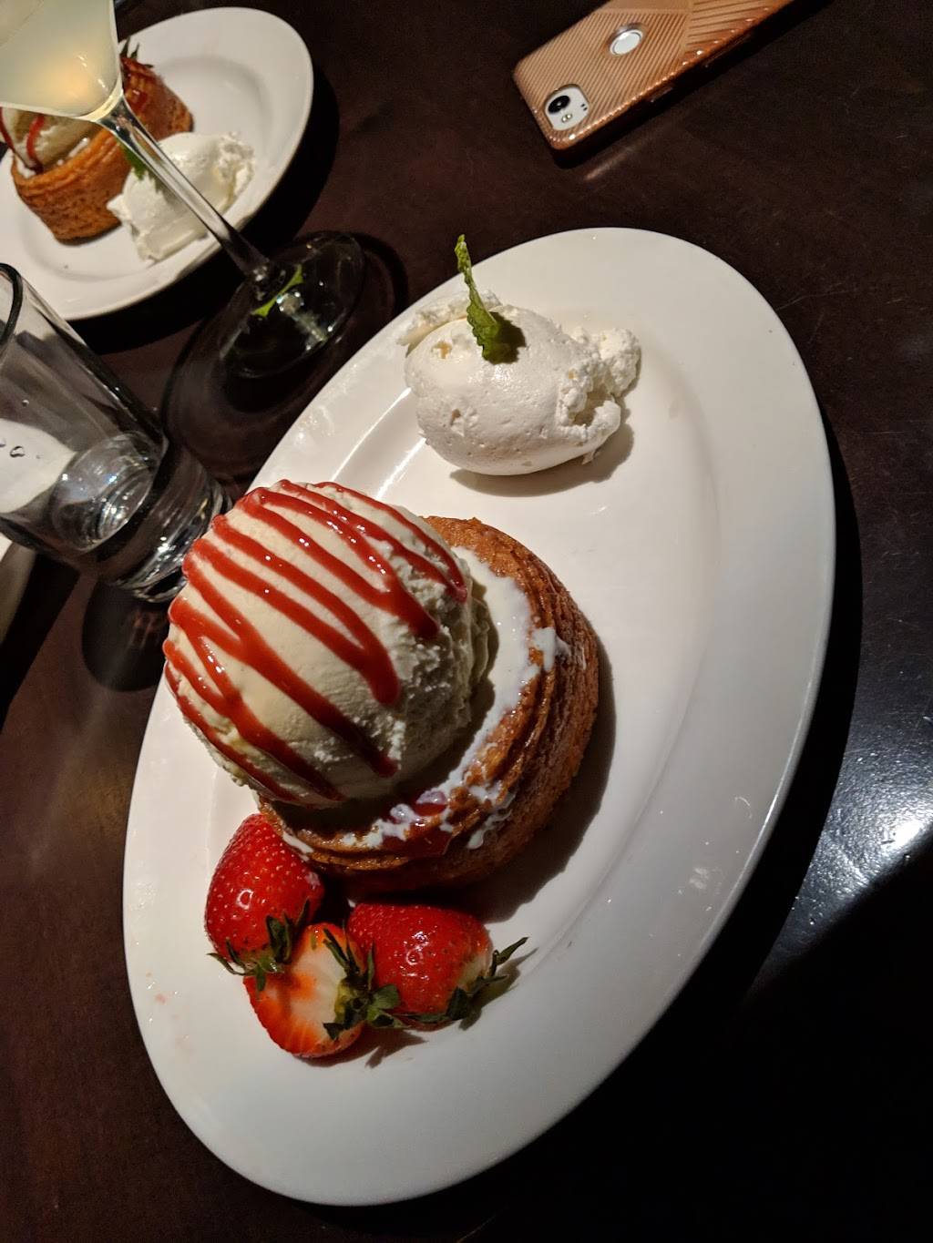 Ocean Blue Restaurant and Oyster Bar | restaurant | Landmarc Building, 118 Columbia St, Utica, NY 13502, USA | 3157352583 OR +1 315-735-2583