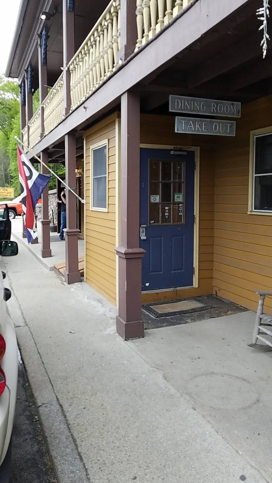 Western Hotel & Pizza | restaurant | 610 Douglas Turnpike, Harrisville, RI 02830, USA | 4015686253 OR +1 401-568-6253