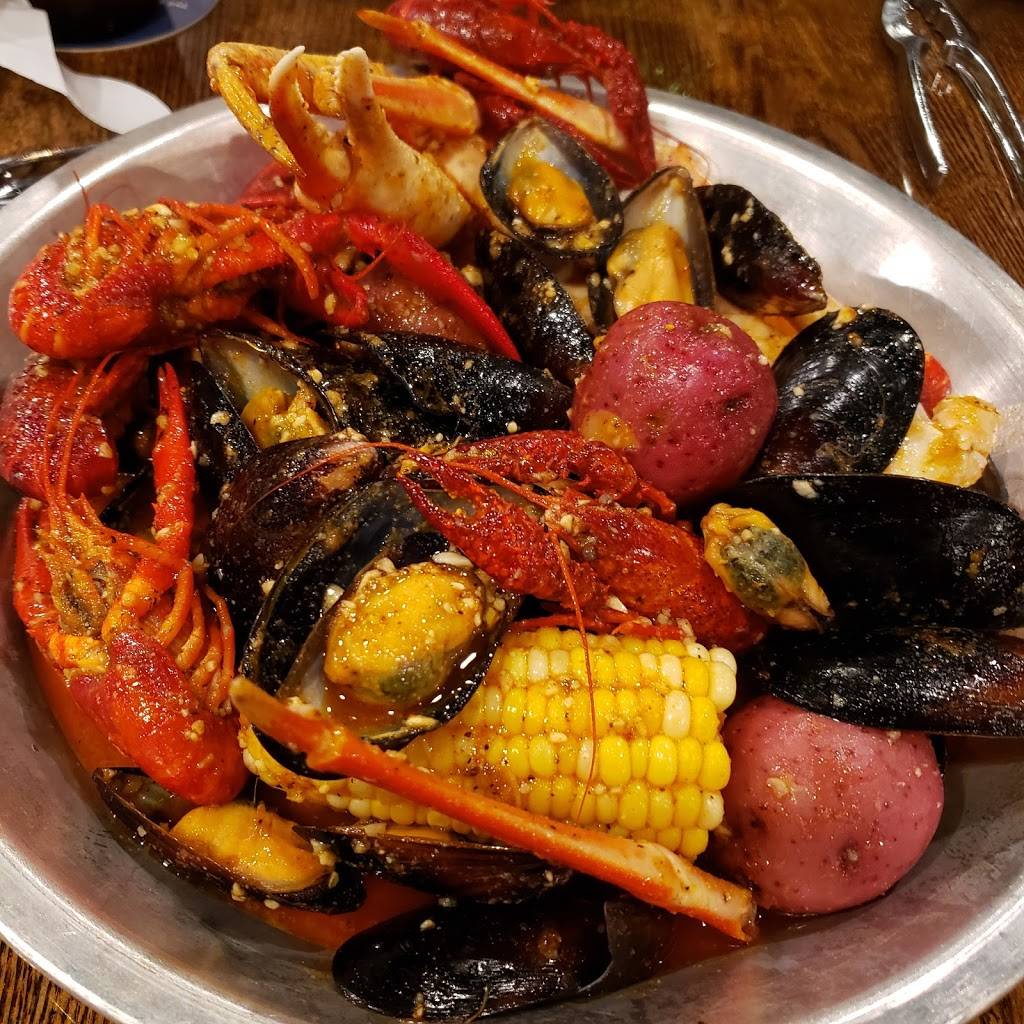 Two Claws | restaurant | 1255 Quintilio Dr, Bear, DE 19701, USA | 3023659065 OR +1 302-365-9065