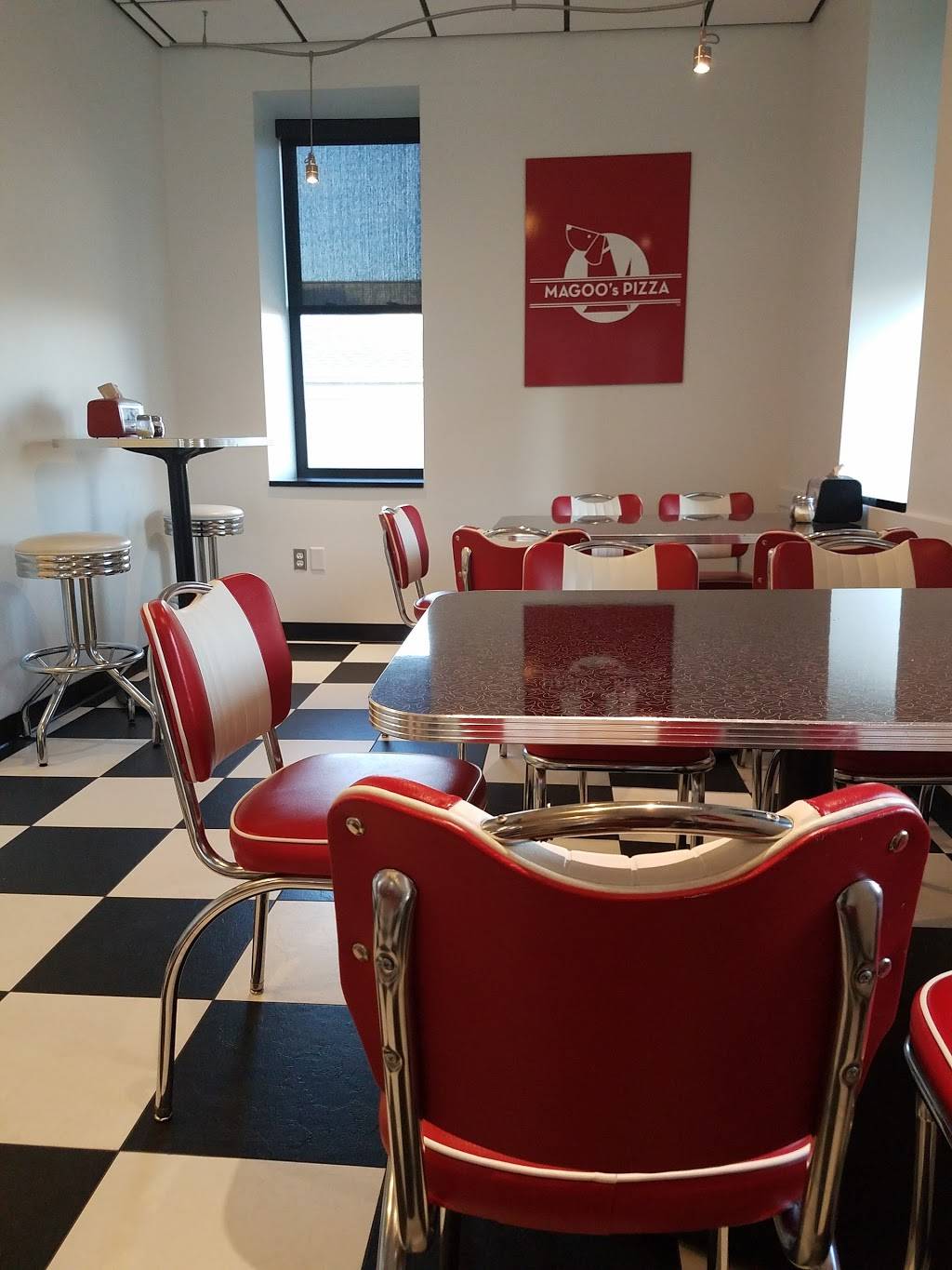 Magoos Pizza | restaurant | 1875 University Ave, Dubuque, IA 52001, USA | 5638450604 OR +1 563-845-0604