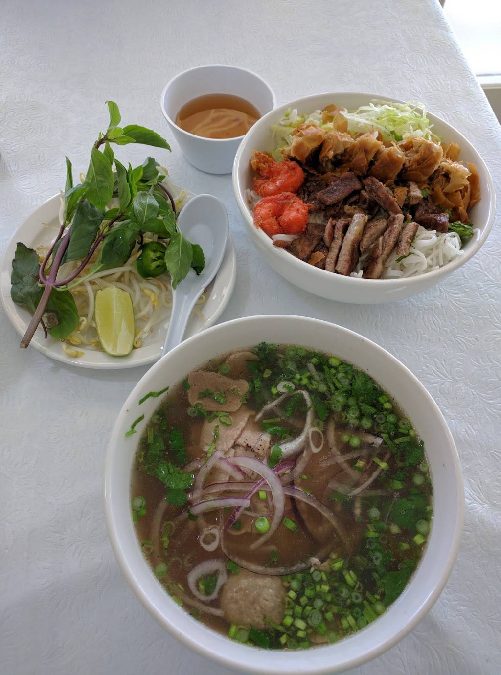 Pho Fresh | restaurant | 15271 McGregor Blvd, Fort Myers, FL 33908, USA | 2396896022 OR +1 239-689-6022