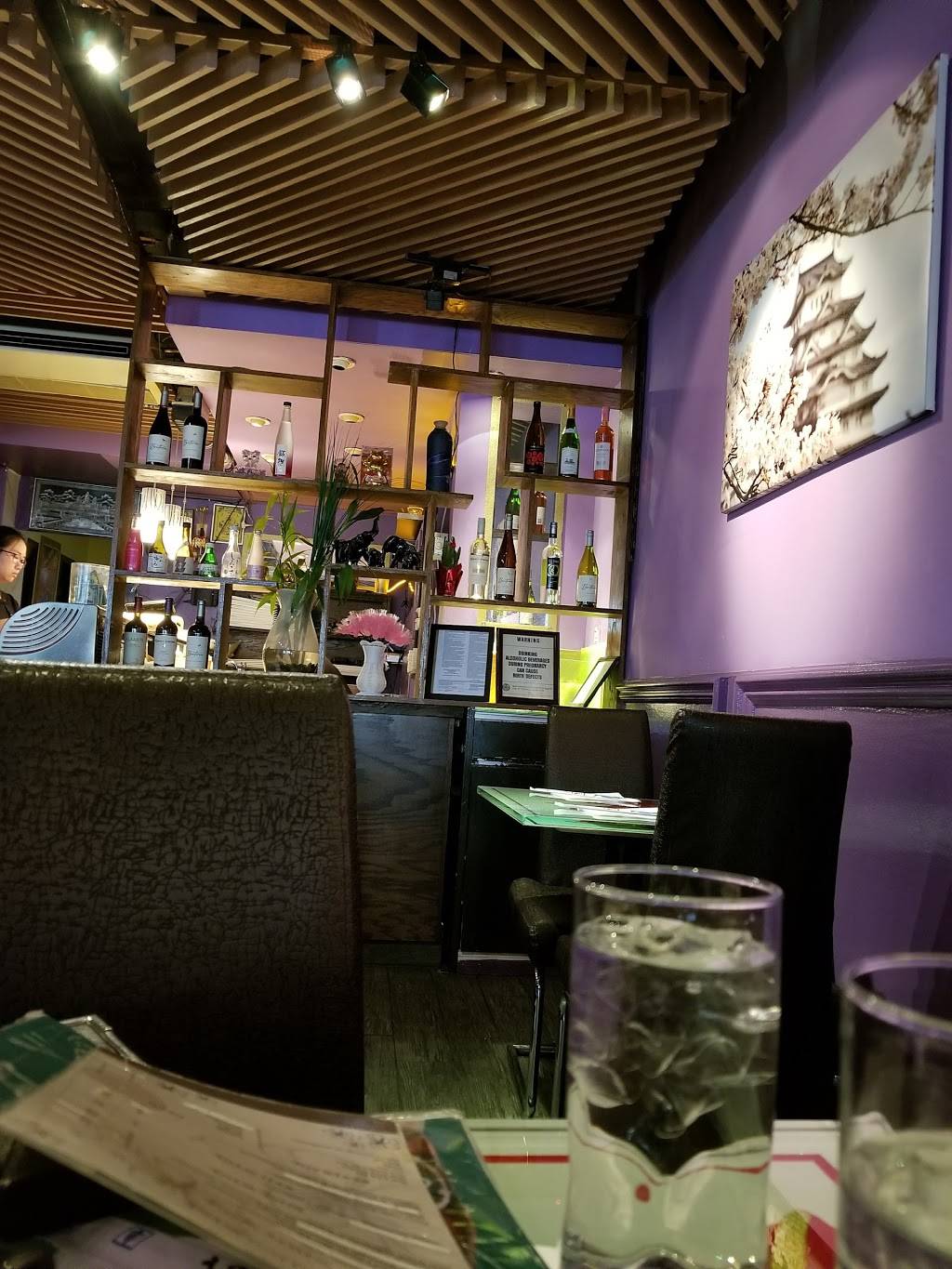 Royal Siam | restaurant | 240 8th Ave, New York, NY 10011, USA | 2127411732 OR +1 212-741-1732