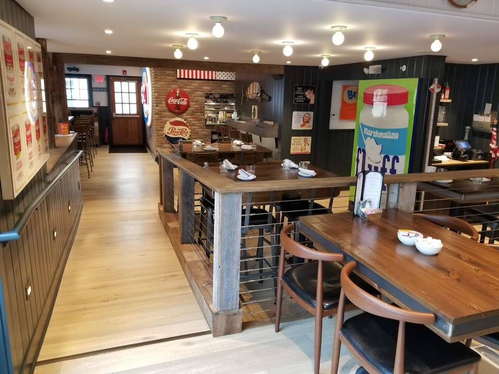 Town Bar and Grill MV | restaurant | 227 Upper Main St, Edgartown, MA 02539, USA | 7743108696 OR +1 774-310-8696