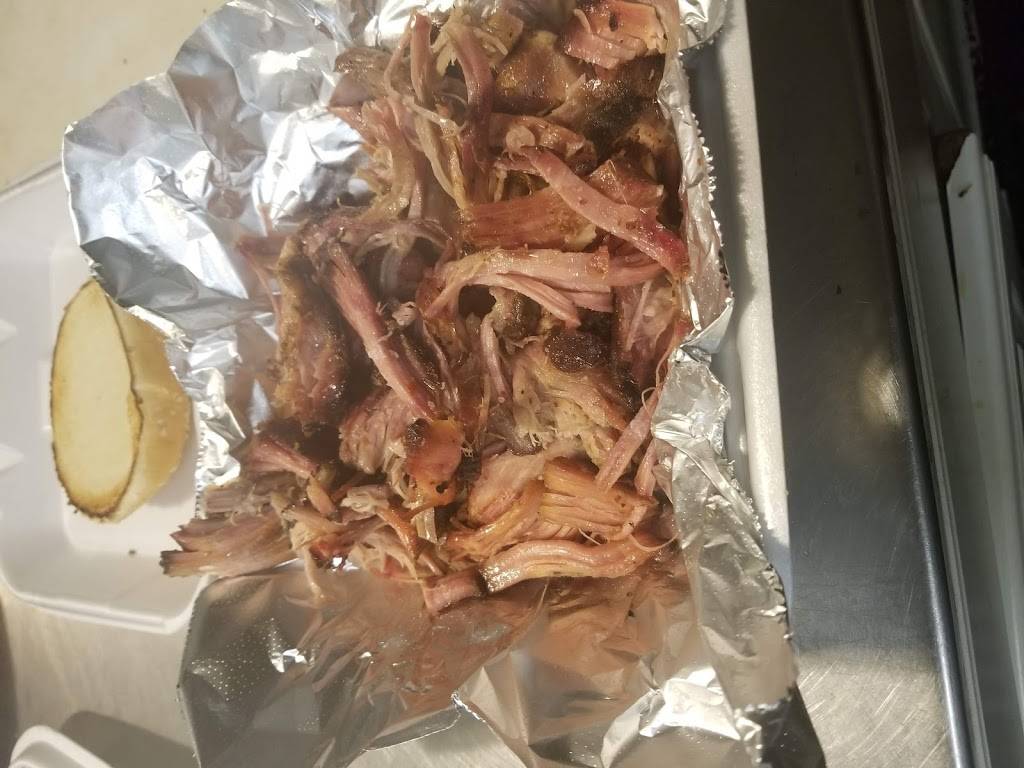 Clydes Southern Wood Fired Barbeque | restaurant | 201 S 4th Pl, Renton, WA 98057, USA | 2064468885 OR +1 206-446-8885