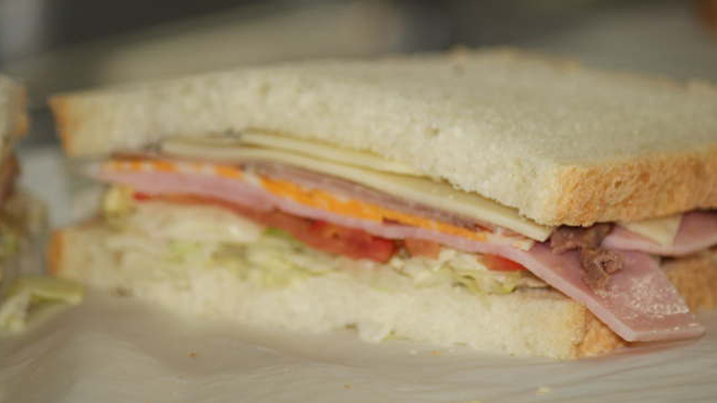 Lees Deli | restaurant | 2615 Washington Ave, Racine, WI 53405, USA | 2626342373 OR +1 262-634-2373